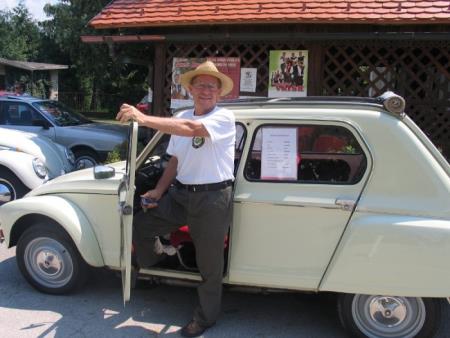 Razstava starodobnih vozil in vožnja po občini 17